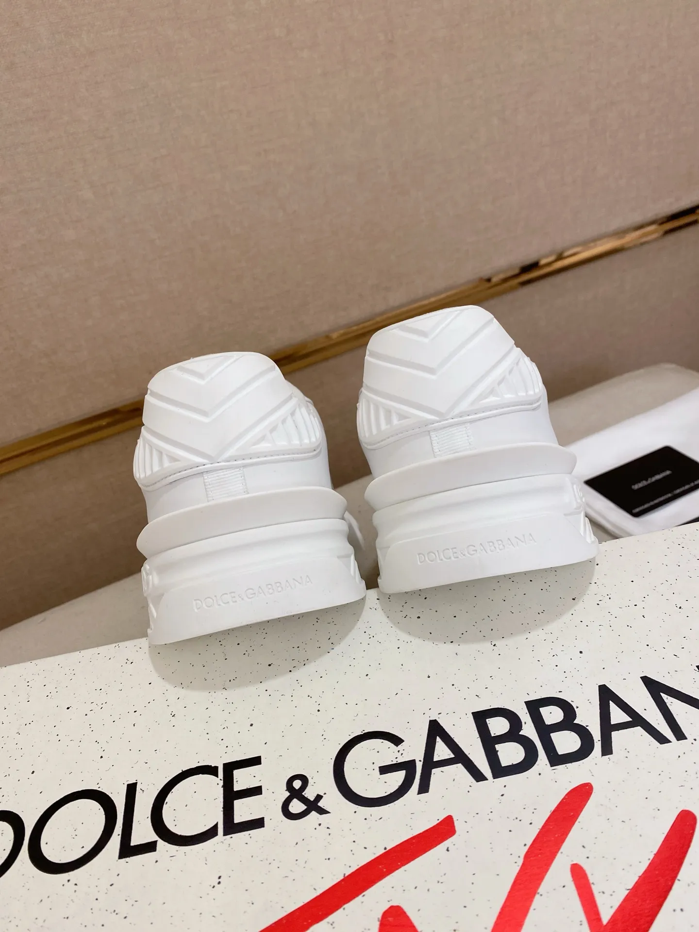 Men's shoes 💰: 660💰 (top quality) The latest sports style DG hot model recommendation, 👉 first launch of men's shoes 😻 I am really crazy about it, top design, impeccable comfort, absolute best-seller, imported cowhide upper, full cowhide lining🐂. Original replica, the latest cool outsole 💥👟Number of codes: 38-44 (45/custom-made, non-refundable)